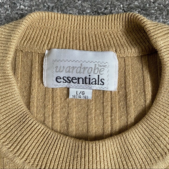 beige long sleeve - Picture 4 of 4